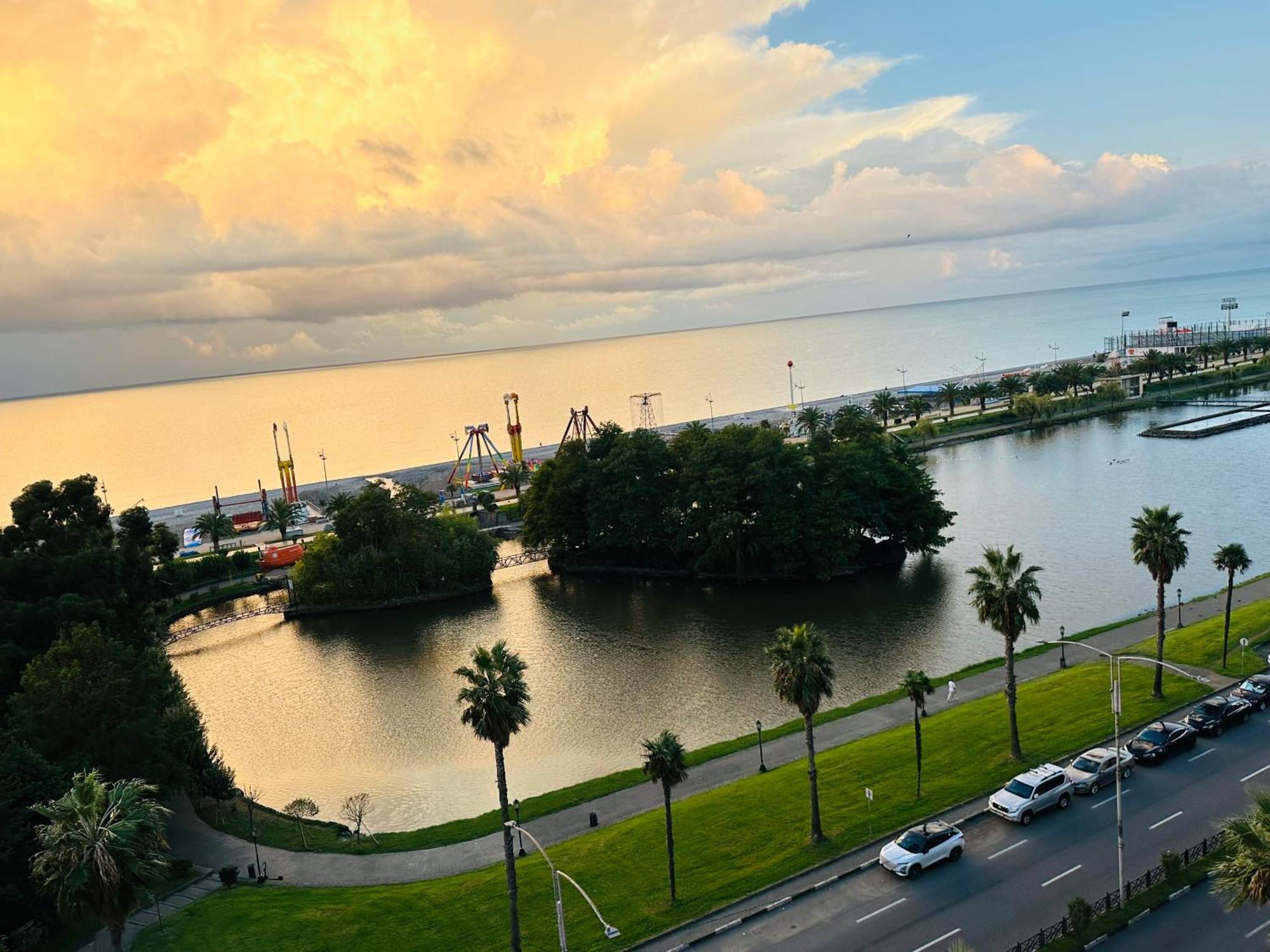 Dream View In Orbi City In 巴统 外观 照片